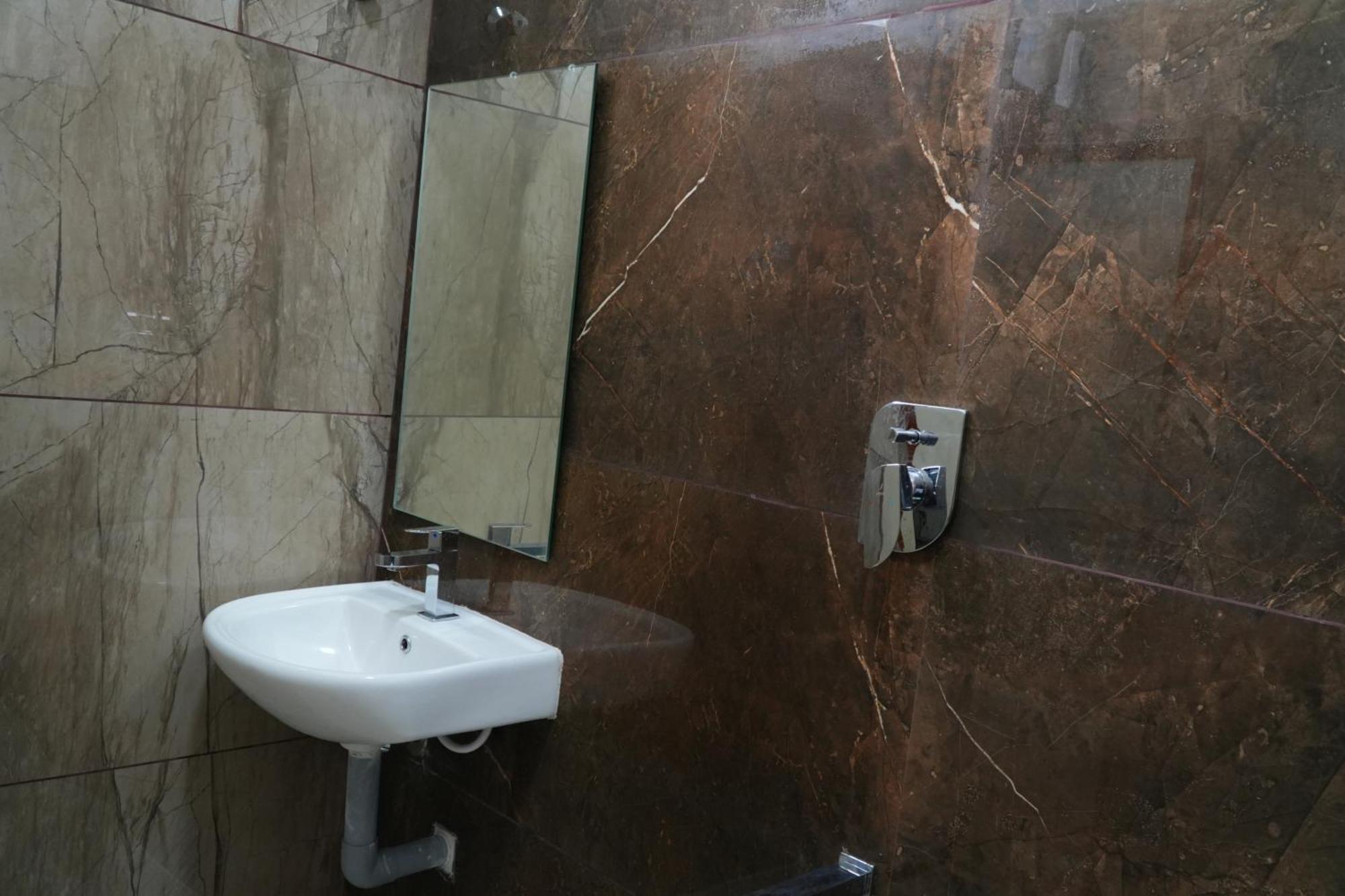 Uj Pallazzio - Business Class Luxury Hotel Tiruvannamalai Exterior photo