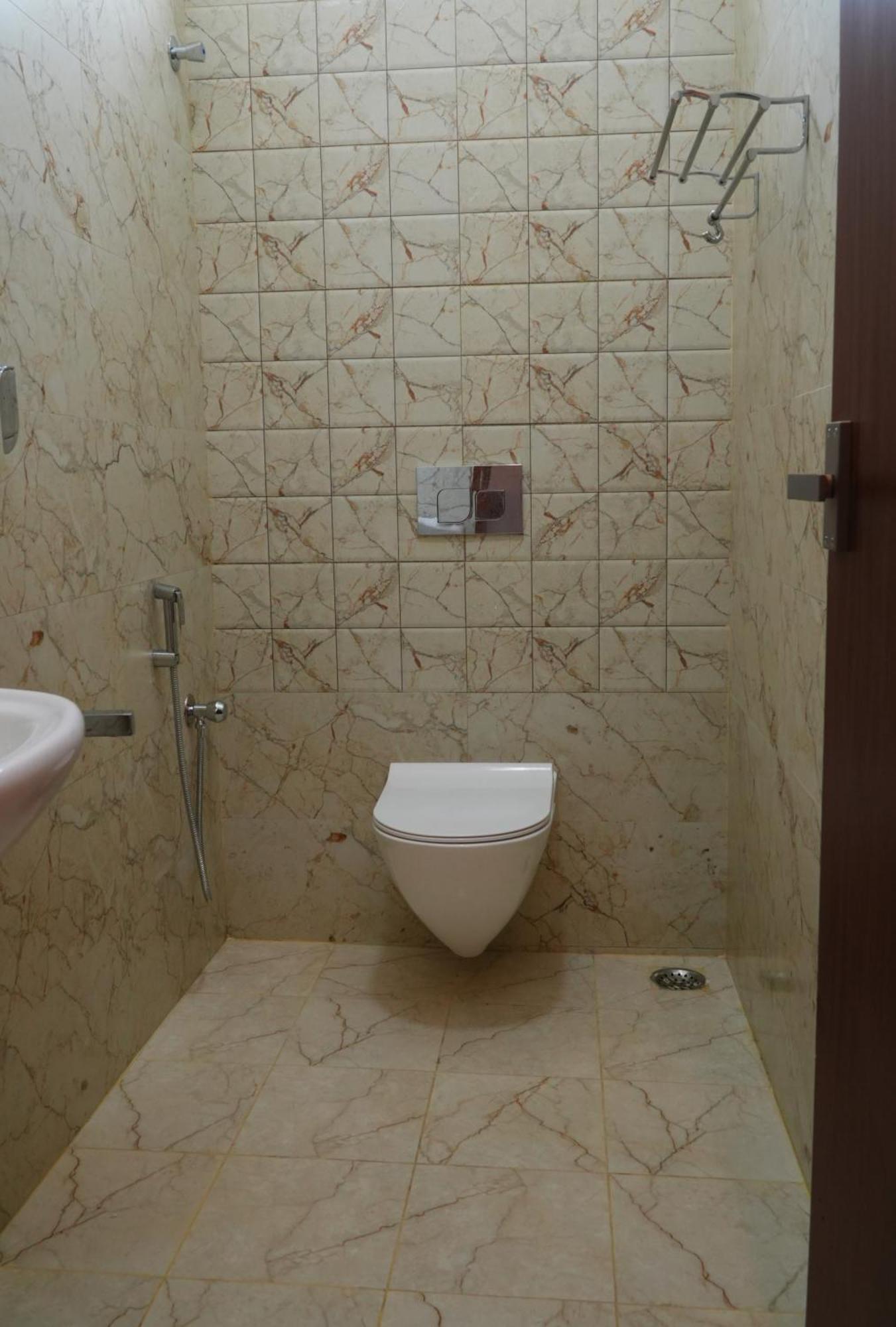 Uj Pallazzio - Business Class Luxury Hotel Tiruvannamalai Exterior photo
