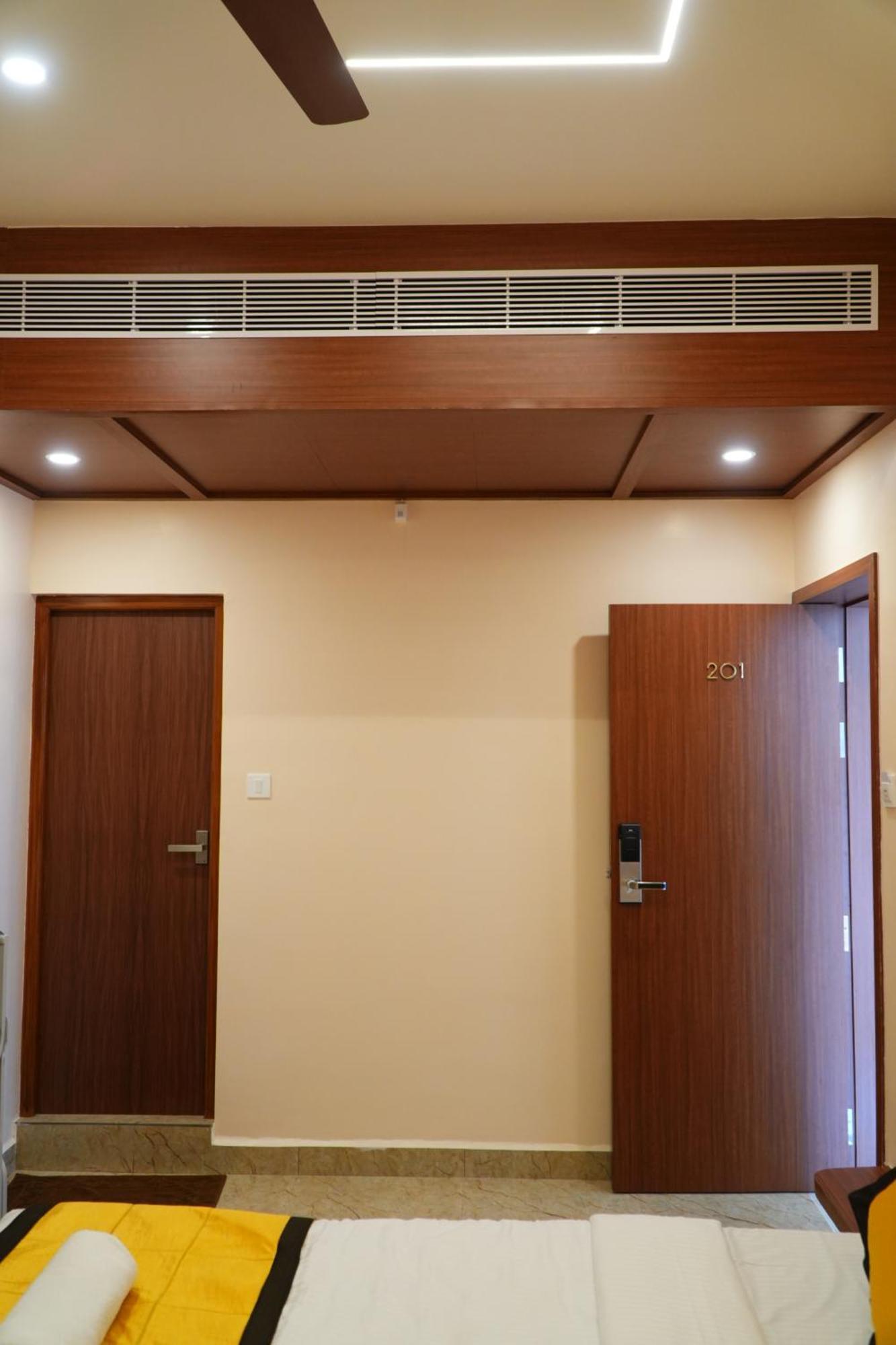 Uj Pallazzio - Business Class Luxury Hotel Tiruvannamalai Exterior photo