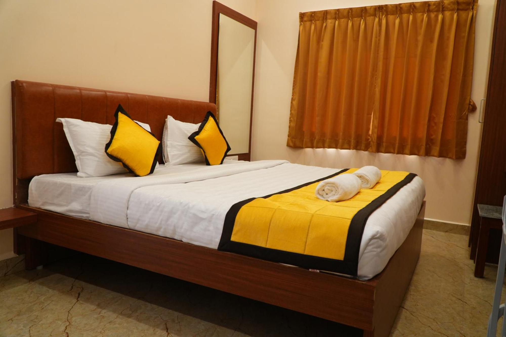 Uj Pallazzio - Business Class Luxury Hotel Tiruvannamalai Exterior photo