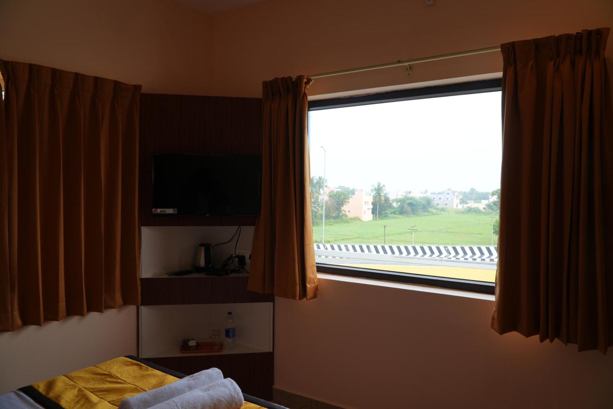 Uj Pallazzio - Business Class Luxury Hotel Tiruvannamalai Exterior photo