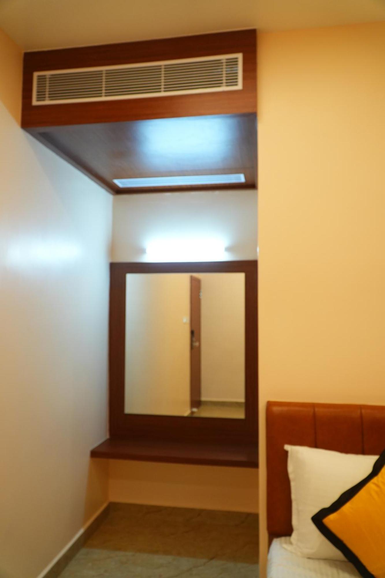 Uj Pallazzio - Business Class Luxury Hotel Tiruvannamalai Exterior photo